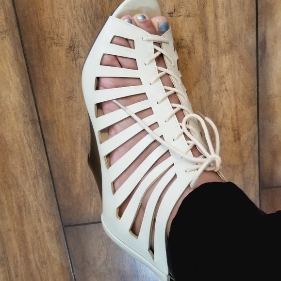 Maurices Women's Cut Out CREAM Wedges - 7.5 - Picture 5 of 5